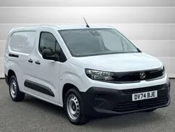 White New 2024 Vauxhall Combo MPV | £20,308 (Fair price)