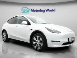 White Used 2022 Tesla Model Y Long Range SUV | £24,700 (Fair price)