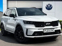 White Used 2023 Kia Sorento SUV | £37,499 (Fair price)
