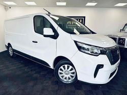 White Used 2022 Nissan Primastar Acenta MPV | £13,250 (Fair price)