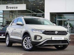 Used 2025 VW T-Roc SUV | £25,990 (A bit pricey)