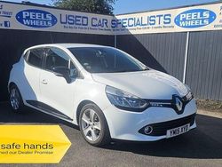 White Used 2015 Renault Clio IV Dynamique Hatchback | £3,975 (Fair price)