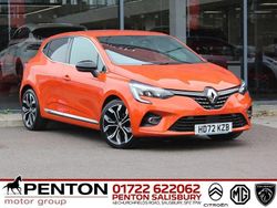 Orange Used 2022 Renault Clio V Techno Hatchback | £12,990 (Fair price)