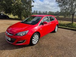 Red Used 2014 Vauxhall Astra Elite Hatchback | £3,891 (Fair price)