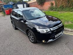 Black Used 2014 Mitsubishi Outlander SUV | £6,995 (Fair price)