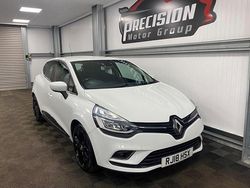 White Used 2018 Renault Clio IV Dynamique Hatchback | £7,995 (Fair price)