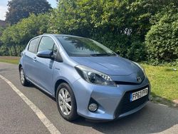 Blue Used 2013 Toyota Yaris Hybrid T4 Hatchback | £6,399