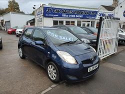 Blue Used 2009 Toyota Yaris Hatchback | £2,000 (Good price)