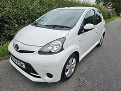 White Used 2014 Toyota Aygo Style Hatchback | £2,595 (Good price)