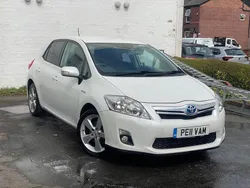 White Used 2011 Toyota Auris Hybrid Hatchback | £7,895 (Fair price)