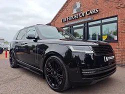 Black Used 2024 Land Rover Range Rover SE SUV | £94,995 (Super price)