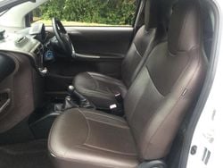 White Used 2009 Toyota iQ Hatchback | £2,690 (Fair price)