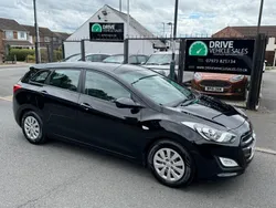 Black Used 2016 Hyundai i30 Estate | £4,395 (Fair price)