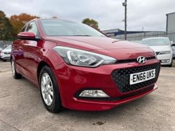 Red Used 2017 Hyundai i20 SE Hatchback | £4,000 (Fair price)