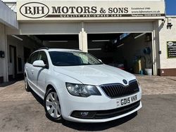 White Used 2015 Skoda Superb GreenLine Estate | £5,995 (Fair price)