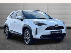 Pure white Used 2022 Toyota Yaris Cross SUV | £21,795 (Good price)