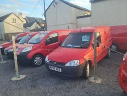 Red Used 2008 Vauxhall Combo MPV | £2,000 (Fair price)