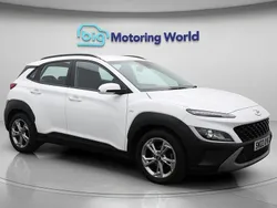 White Used 2022 Hyundai Kona SE SUV | £13,400 (Fair price)