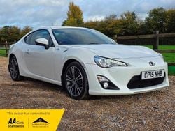 White Used 2015 Toyota GT86 GT Coupe | £13,999 (Fair price)