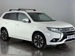 White Used 2018 Mitsubishi Outlander P-HEV Estate | £11,650 (Good price)