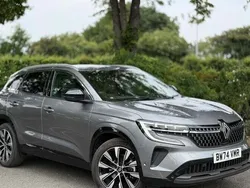 Metallic shadow grey Used 2025 Renault Austral Techno SUV | £26,122 (Fair price)