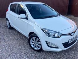 White Used 2013 Hyundai i20 Active Hatchback | £4,495 (Fair price)