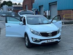 White Used 2011 Kia Sportage 2 SUV | £3,395 (Good price)