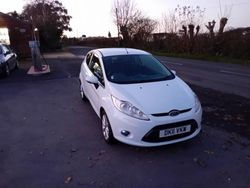 White Used 2011 Ford Fiesta Zetec Hatchback | £3,795 (Fair price)