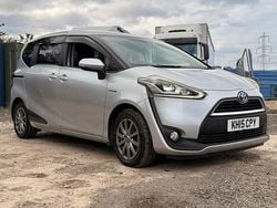 Silver Used 2025 Toyota Sienta MPV | £9,100