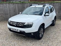 White Used 2016 Dacia Duster Lauréate SUV | £3,999 (Fair price)