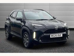 Eclipse black Used 2025 Toyota Yaris Hybrid Design SUV | £24,795 (Fair price)