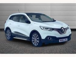 White Used 2016 Renault Kadjar Signature SUV | £8,450 (Fair price)