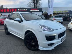 White Used 2016 Porsche Cayenne SUV | £24,995 (Fair price)