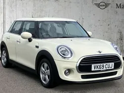 Pepper white Used 2019 Mini Cooper Classic Hatchback | £10,940 (Fair price)