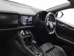 Moon white metallic Used 2022 Skoda Kodiaq SportLine SUV | £30,490 (Fair price)