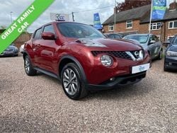 Red Used 2014 Nissan Juke Tekna SUV | £10,995 (Expensive)