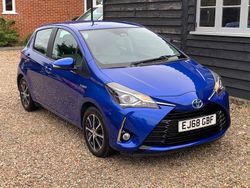 Blue Used 2018 Toyota Yaris Hybrid Hatchback | £10,250 (Fair price)