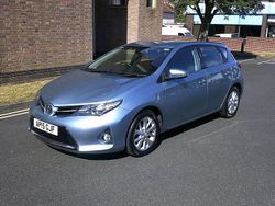 Blue Used 2015 Toyota Auris Hatchback | £8,495 (Fair price)