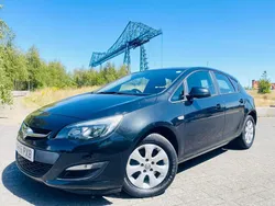 Black Used 2016 Vauxhall Astra Design Edition Hatchback | £4,995 (Good price)