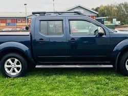Blue Used 2014 Nissan Navara Tekna Pickup | £6,450 (Super price)