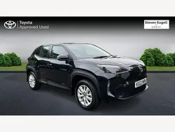Black Used 2022 Toyota Yaris Hybrid SUV | £19,392 (Good price)