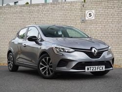 Used 2022 Renault Clio V Evolution Hatchback | £13,690 (Fair price)