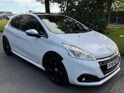 White Used 2016 Peugeot 208 Prestige Hatchback | £3,500 (Super price)