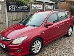 Red Used 2011 Hyundai i30 Comfort Estate | £4,095 (Fair price)