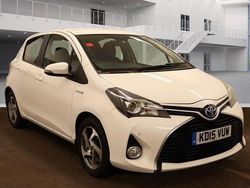 Used 2015 Toyota Yaris Hybrid | £8,990 (Fair price)