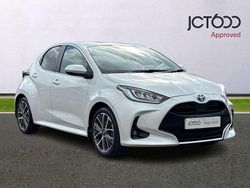 White Used 2022 Toyota Yaris Hybrid Hatchback | £17,344 (Fair price)