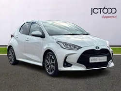 White Used 2022 Toyota Yaris Hybrid Hatchback | £17,900 (Fair price)