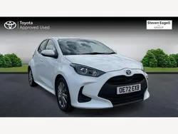 White Used 2022 Toyota Yaris Hybrid Hatchback | £16,379 (Fair price)