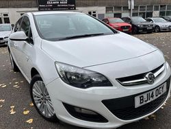 White Used 2014 Vauxhall Astra Excite Hatchback | £4,495 (Fair price)