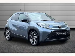Persian salt with black Used 2025 Toyota Aygo Hatchback | £17,595 (Fair price)